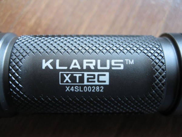 Klarus-XT2C-label-and-knurling